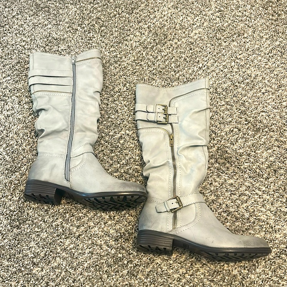 Women’s gray boots